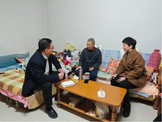 （挂网稿）河南省中西医结合医院看望慰问国医大师张磊教授、全国名老中医李发枝教授301.png