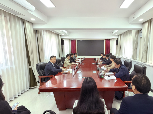 简报（省卫生健康委党组副书记、副主任侯红一行来院调研指导）702.png